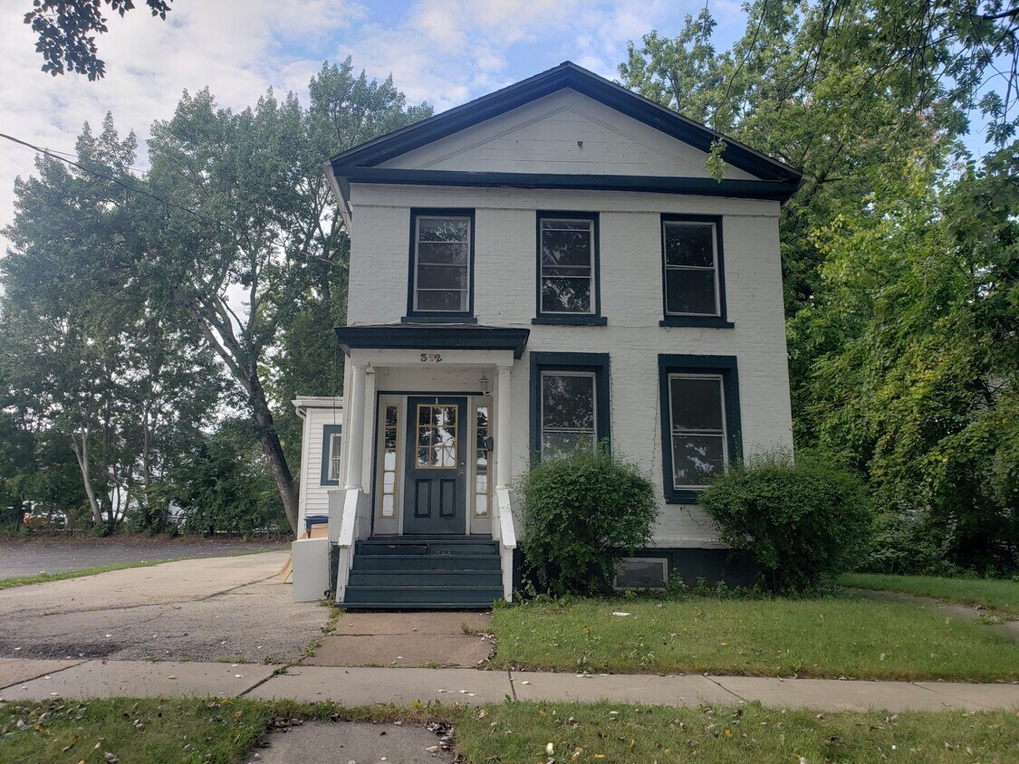 Foto principal - 322 N County St