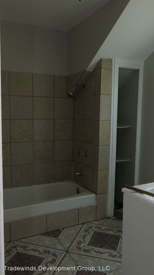 Building Photo - 6 br, 2 bath House - 5651 Lonyo St.