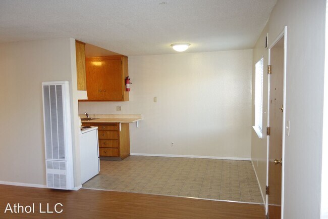 Building Photo - 1530 6th Ave