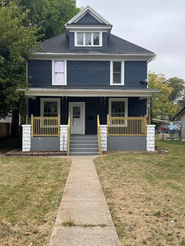 Primary Photo - 4 bedroom with bonus room, 3 full bathrooms in Davenport