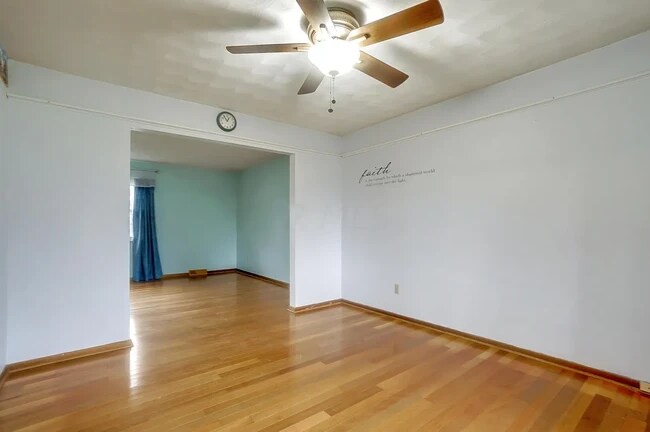 Foto del edificio - 1375 Brenthaven Pl