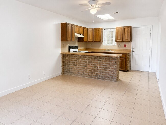 Building Photo - 210 Archibald St