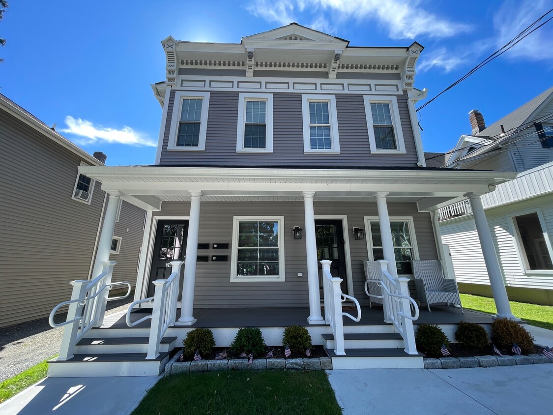 Front - 230 Greenwood Ave