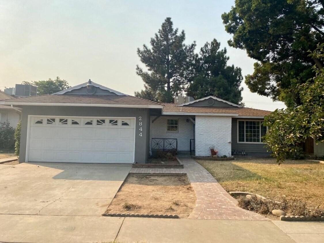 Primary Photo - 3 br, 2 bath House - 2844 E Santa Ana Ave