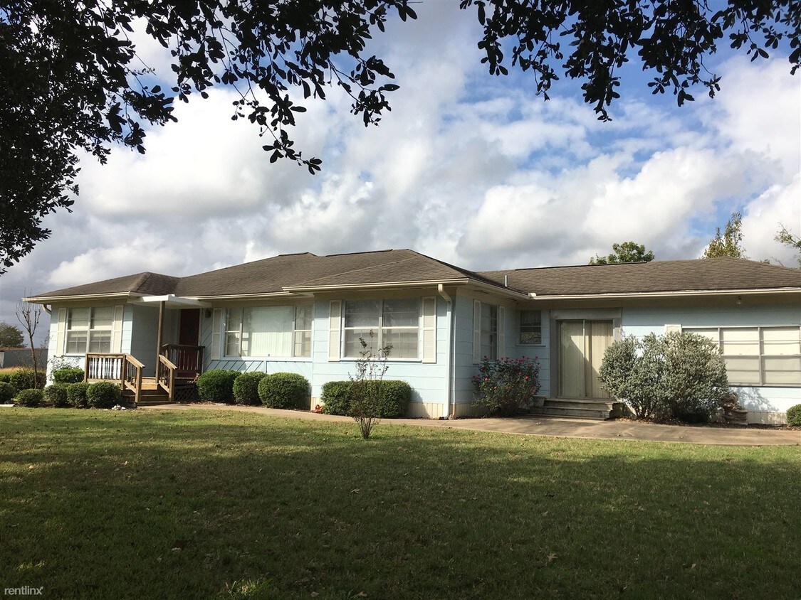 4856 Raymond Stotzer Pky, College Station, TX 77845 House for Rent in