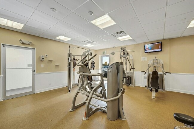 Building Photo - 703 Pelham Rd