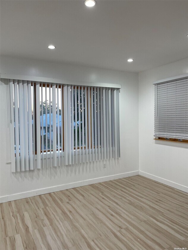 Foto principal - 69-35-69223 223rd St