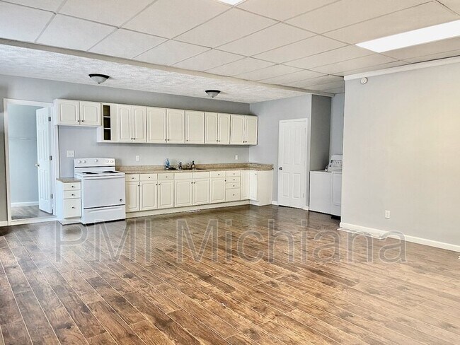 Foto del edificio - 815 N Main St