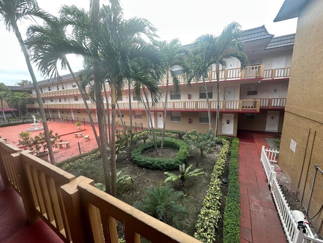 Foto del edificio - 4655 Palm Ave