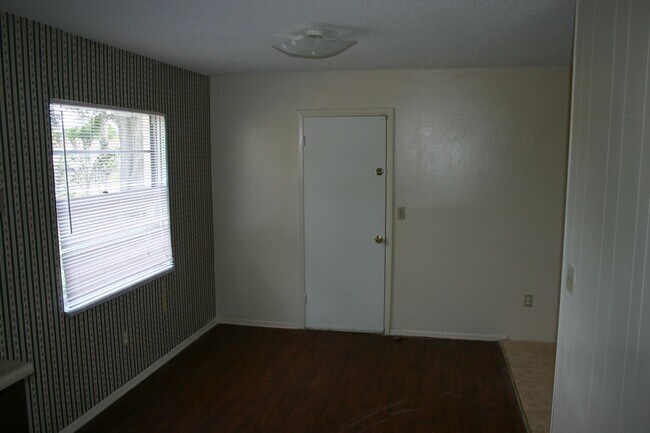 Building Photo - 3 br, 1.5 bath House - 6713 LODGE AVENUE