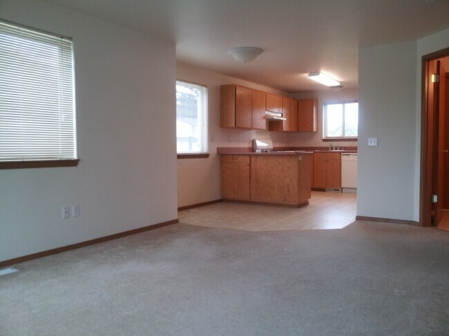 Building Photo - 3303 Jane Russells Way
