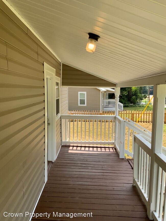 Foto del edificio - 2 br, 1 bath House - 250 Maple St