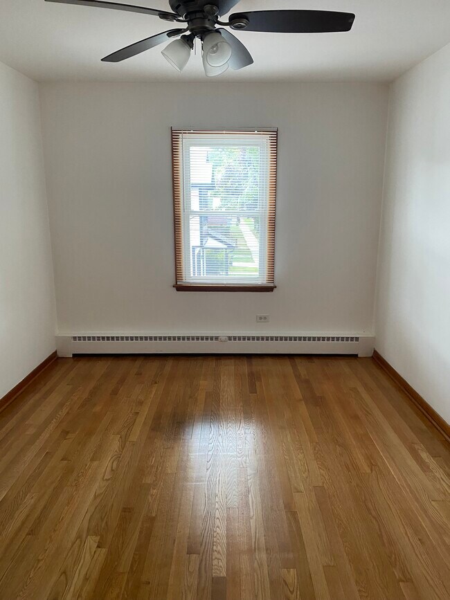 Foto del edificio - 7900 W Belmont Ave