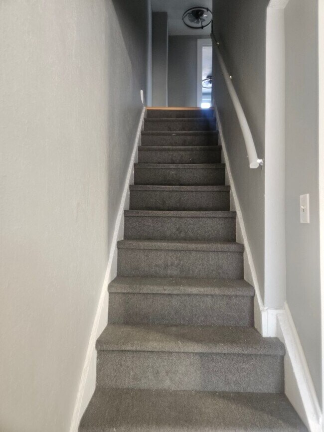 Foto del edificio - Three bedroom available for an immediate move in!