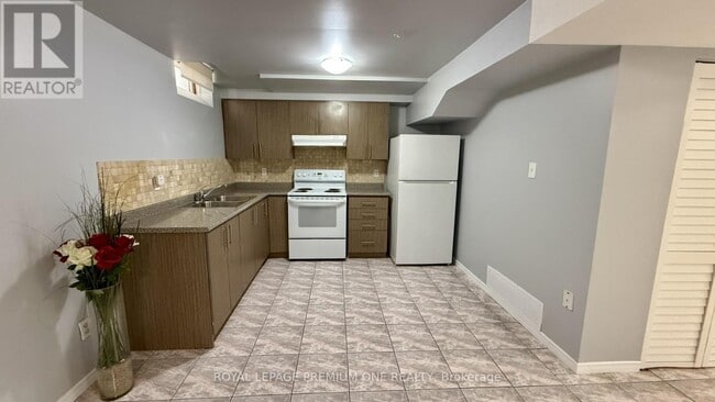 Building Photo - 4436 Grassland Crescent