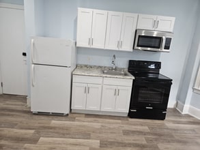 Building Photo - 16 S 50th St