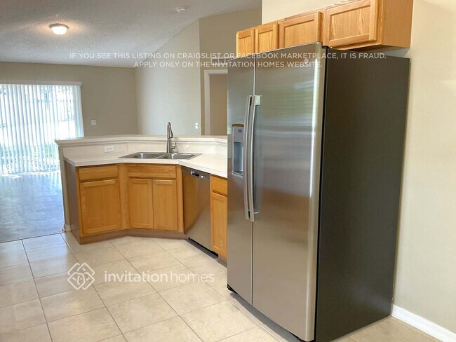 Building Photo - 1710 W Marshall Lake Dr