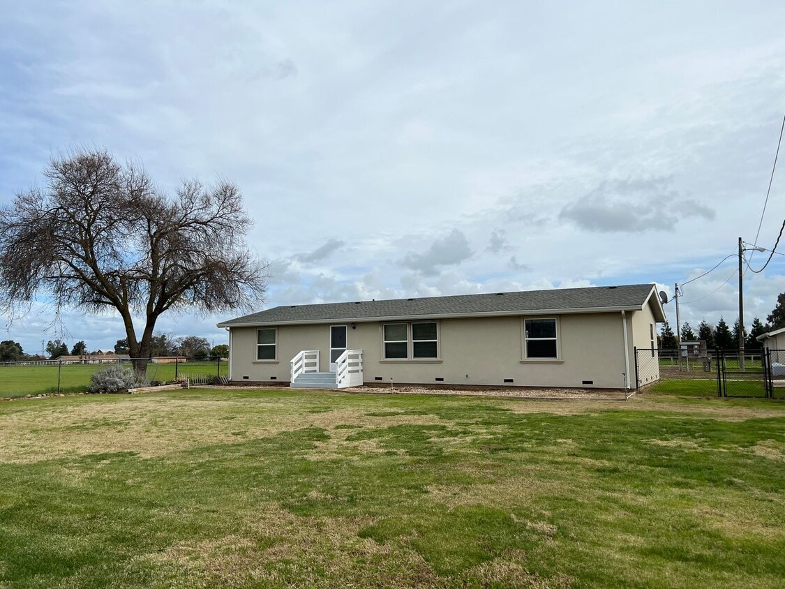 Primary Photo - REDUCED RENT - 23714 N Bruella Rd. Acampo, CA