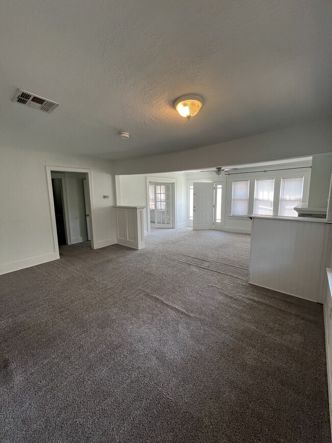 Building Photo - 1138 N Lottie Ave