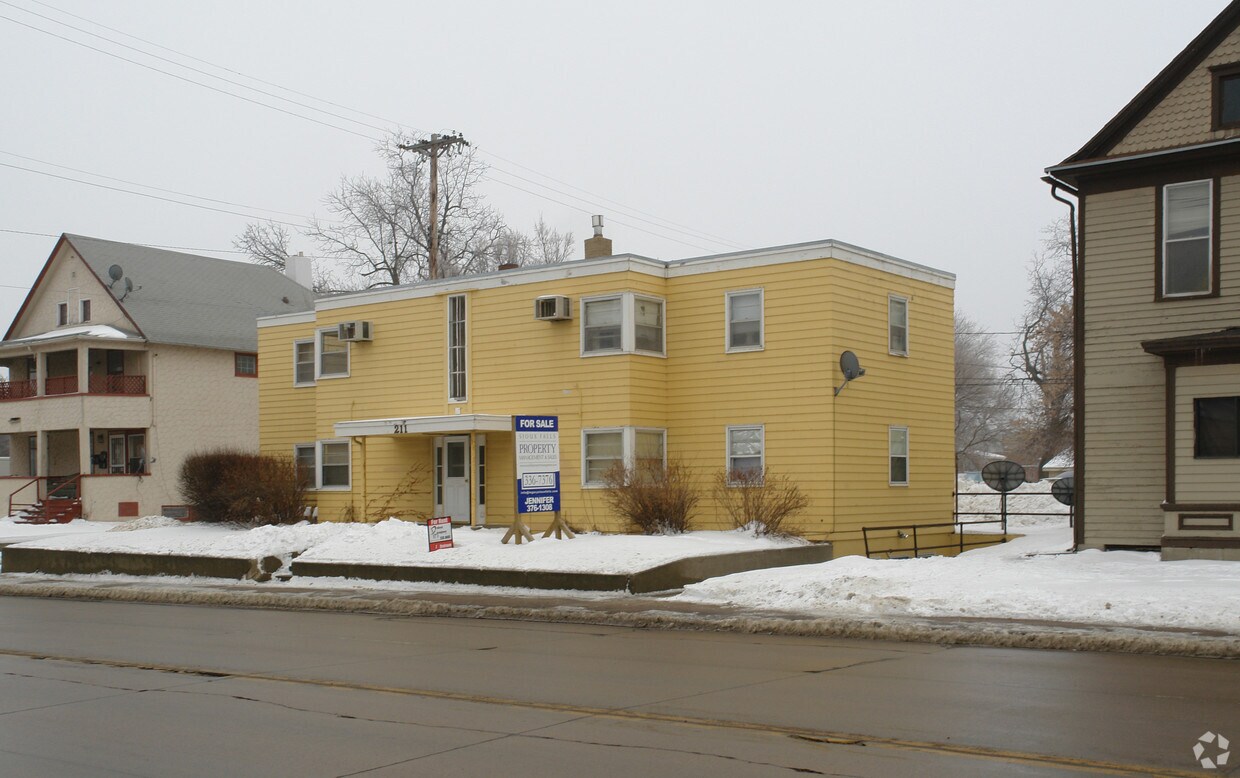 Primary Photo - 211 W 14th St