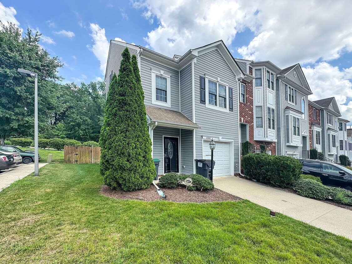 Primary Photo - Contemporary 3-Bed, 3.5-Bath Townhome Just...