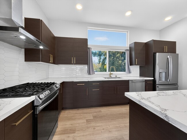 Foto del edificio - 1232 Harrington Ave NE