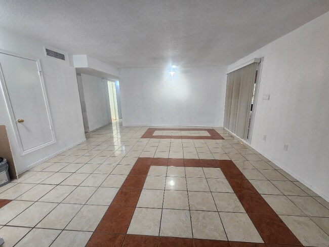 Foto del edificio - 437 Sunset Hills Dr
