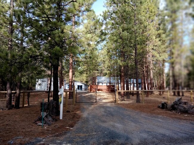 Building Photo - 15218 Ponderosa Way