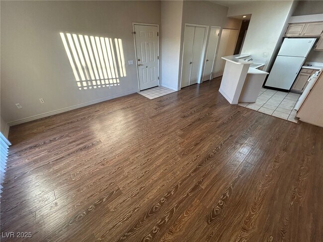 Foto del edificio - 5415 W Harmon Ave