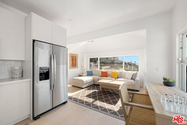 Foto del edificio - 117 W Channel Rd