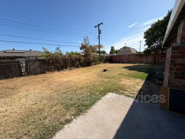 Foto del edificio - 8583 Fairlawn Ct