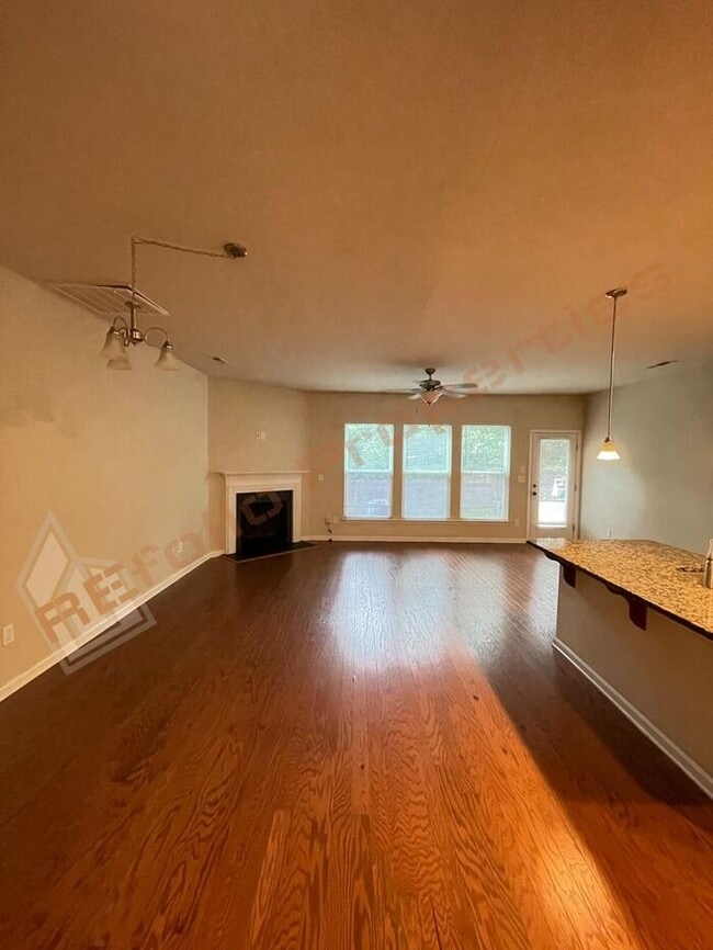 Building Photo - Beautiful 3-bedroom, 2.5-bath townhome