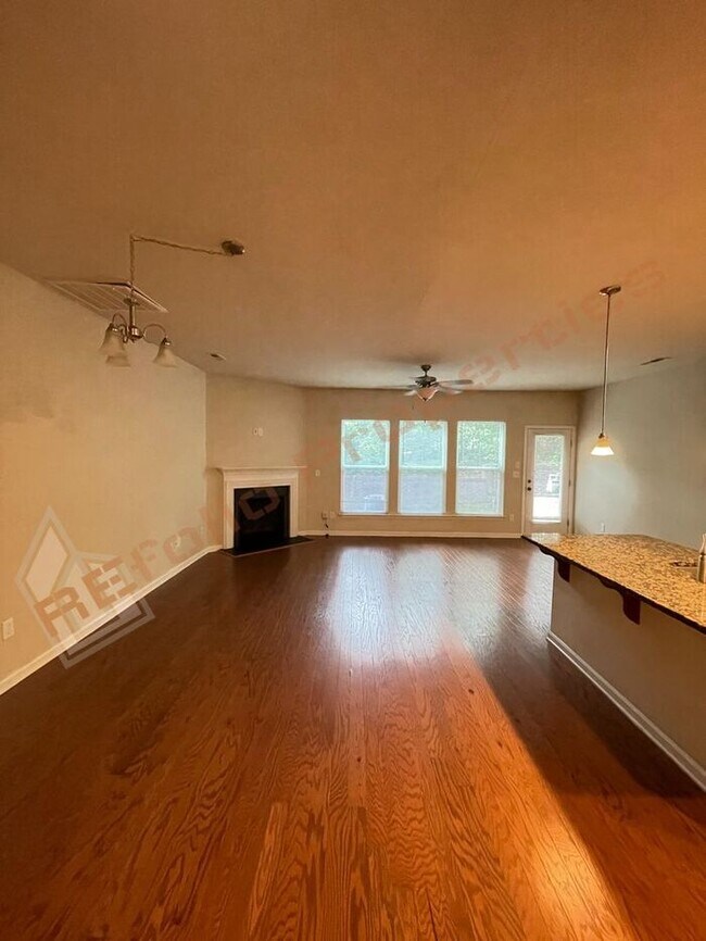 Foto del edificio - Beautiful 3-bedroom, 2.5-bath townhome