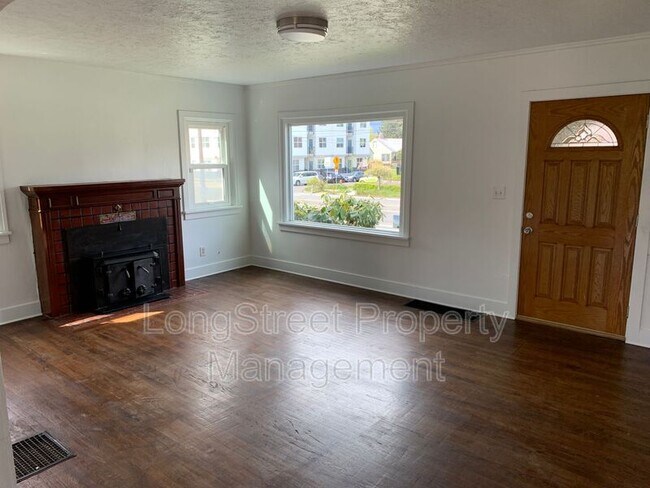Building Photo - 1734 N Rosa Parks Way