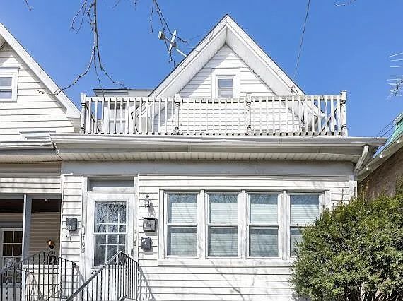 Building Photo - 705 Collings Ave