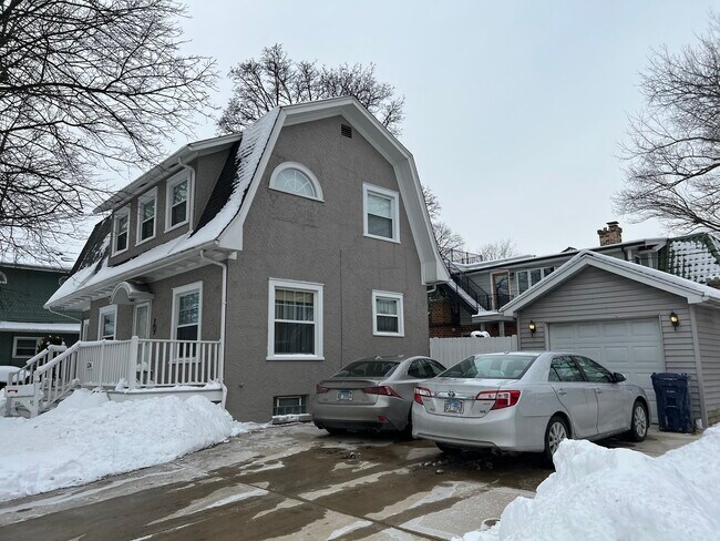 Building Photo - 536 N La Grange Rd