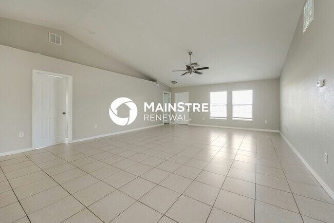 Foto del edificio - 4 Bedroom Pet-Friendly Home in Lehigh Acres, FL with Main Street Renewal
