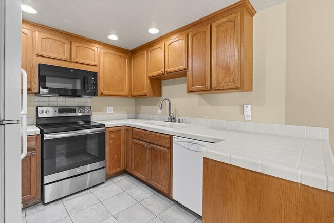 Building Photo - 6190 Gerdts Dr