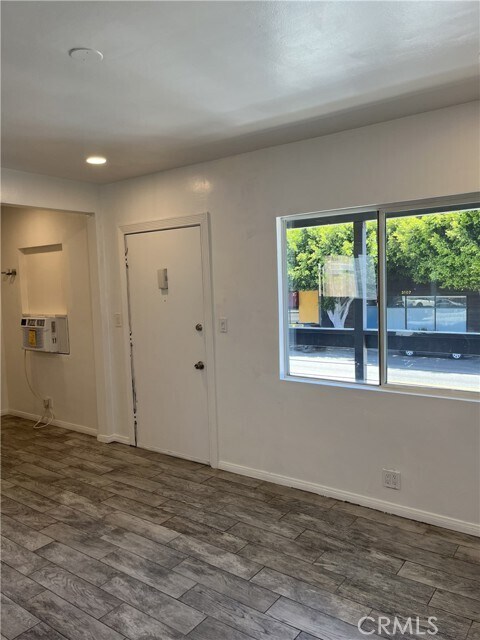 Foto del edificio - 3112 Washington Blvd