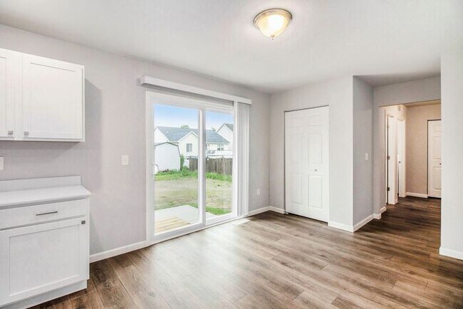 Foto del edificio - 105 Iris Ct