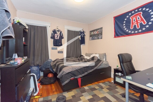 Building Photo - Packards Corner Apt w Large Rooms and Ht/HW Inc!  Perfect for BU students
