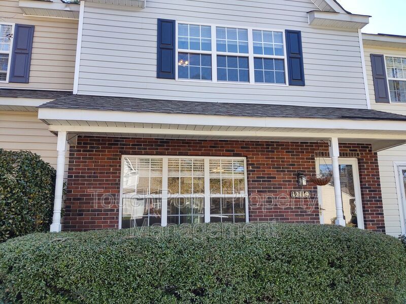 Primary Photo - 12119 Bottlebrush Pl