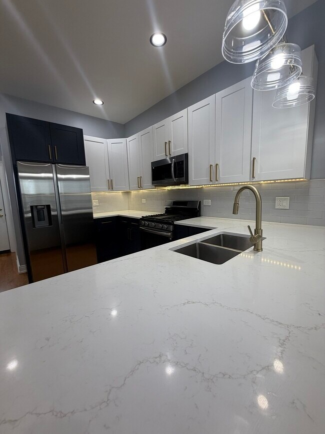 Foto del edificio - 1837 S Harding Ave