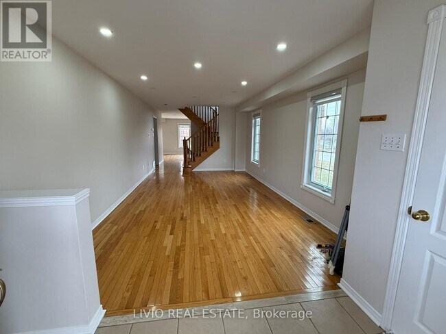 Photo du bâtiment - 55 Peachleaf Crescent