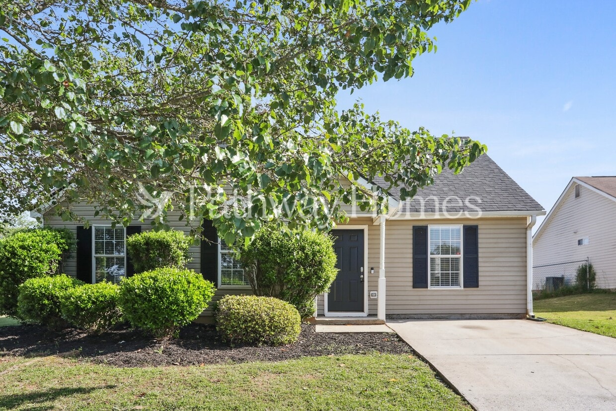 Primary Photo - 449 Eagles Nest Way