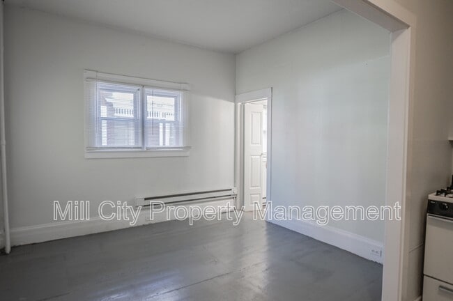 Building Photo - 126 Harrison St