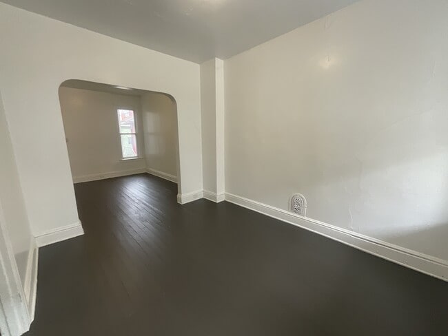 Foto del edificio - 829 W Poplar St