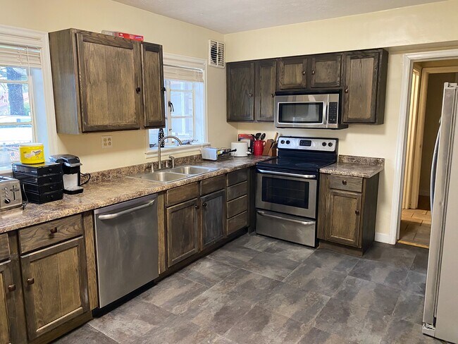 Cocina - 2000 E Atwater Ave