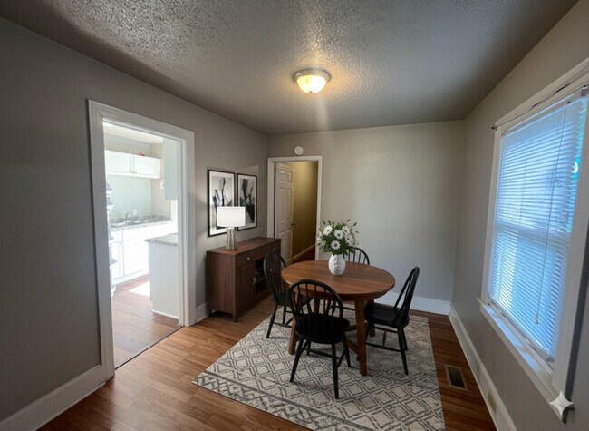 Foto del edificio - 1256 Edgewood Rd