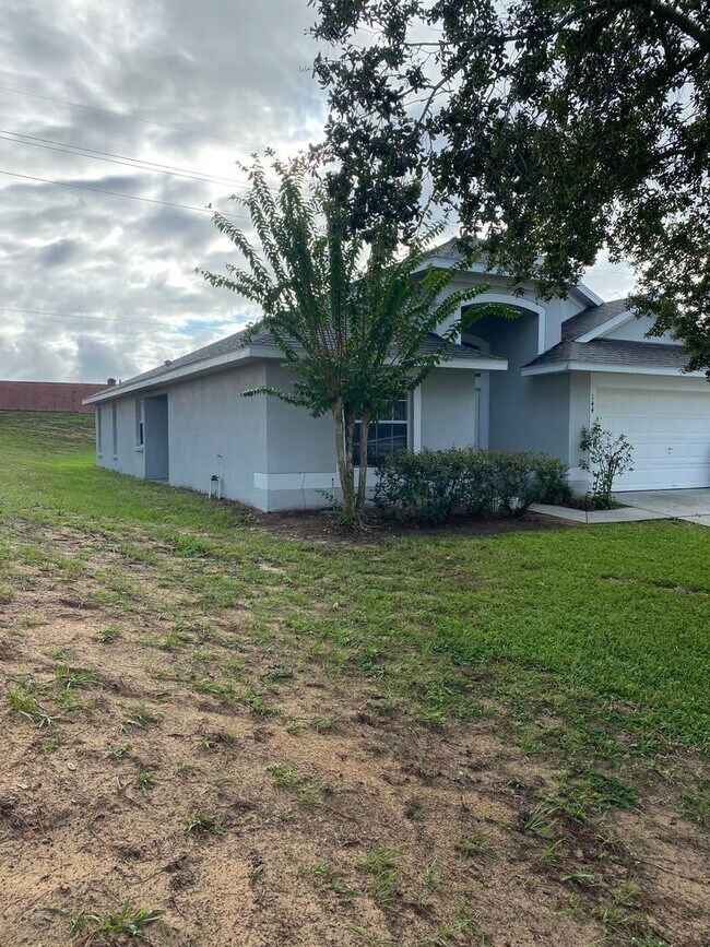 Foto del edificio - 144 Birchwood Dr